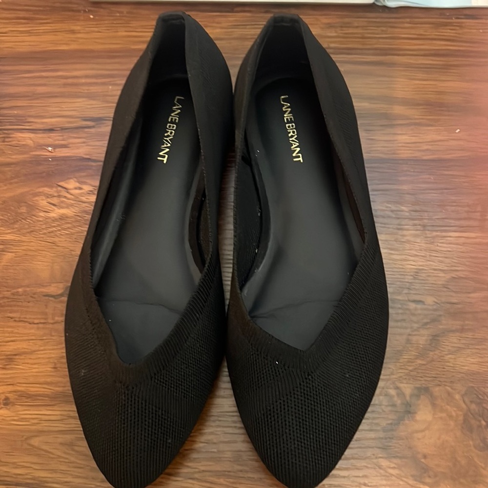Knitted pointed flats